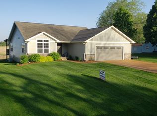 25424 N 1750 East Rd, Hudson, IL 61748