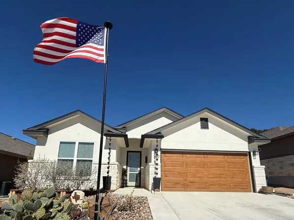 1120 Norfolk Ln N, Kerrville, TX 78028