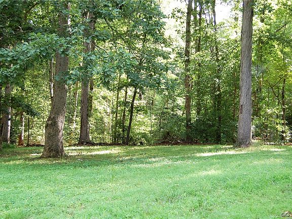 3rd image of 2959 Holly Grove Dr