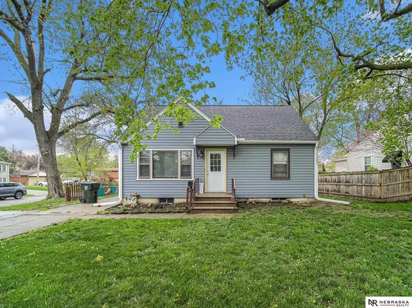 5345 Leighton Ave, Lincoln, NE 68504
