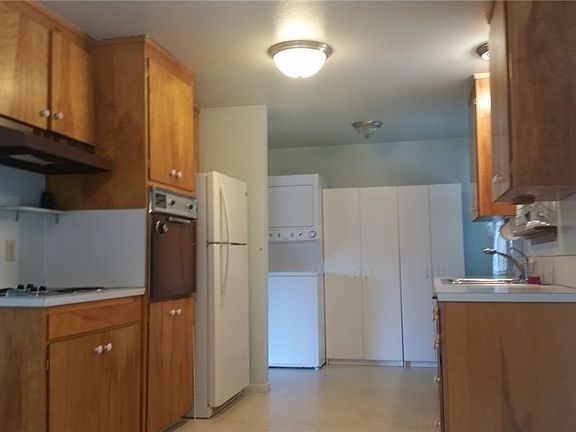 3rd image of 22303 Emmett Ln S