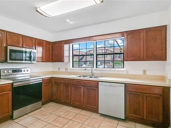 3rd image of 1044 Barcelona Dr