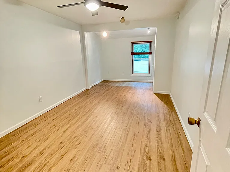 5709 Kendall Ct — Photo 4