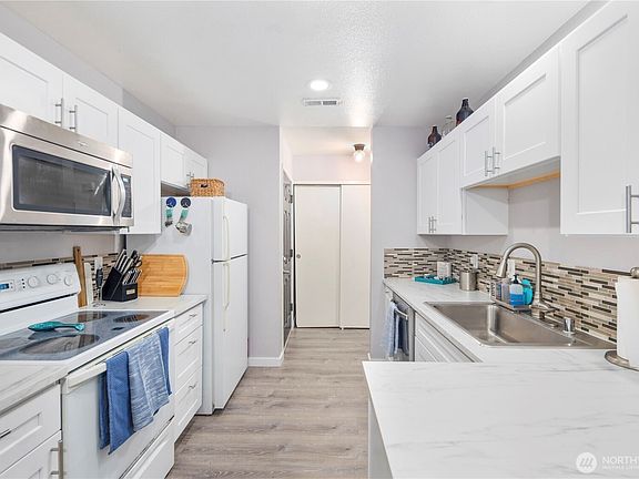 5th image of 4118 212th Street SW #C103