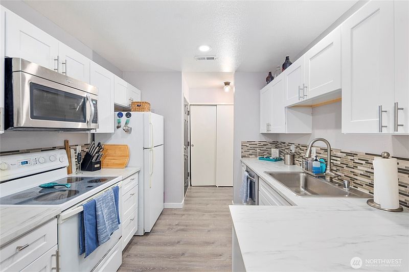 5th image of 4118 212th Street SW #C103