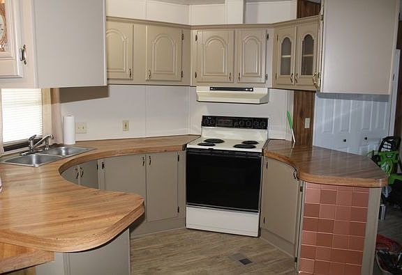2nd image of 120 Arlington Ave Trailer 6