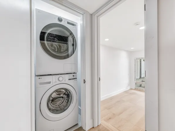 25-14 Newtown Avenue image 9 of 13