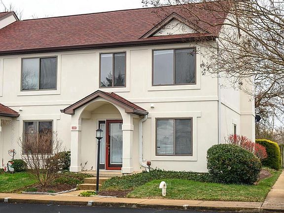 3rd image of 54 Queen Caroline Ct