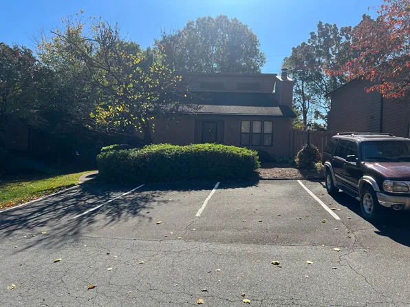 1869 Stonewood Dr, Winston Salem, NC 27103