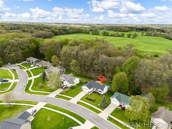 4th image of 561 Oak Meadow Dr