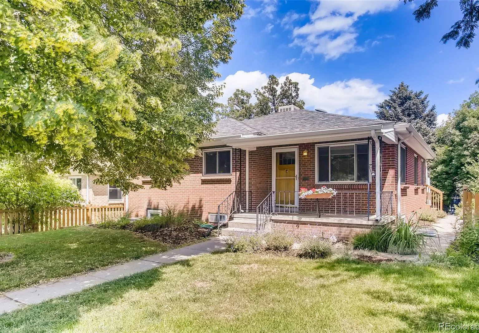2584 S Gaylord St — Photo 2