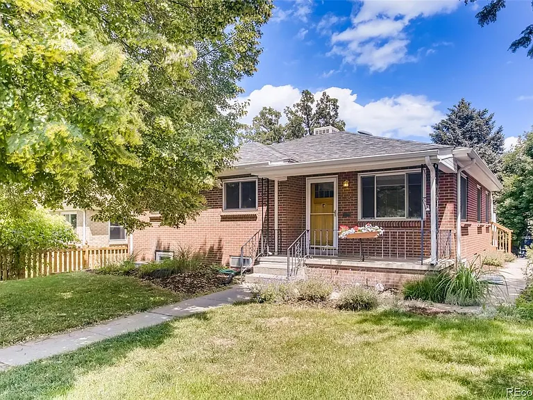 2584 S Gaylord St — Photo 2