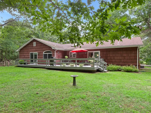 https://photos.zillowstatic.com/fp/fe38d6e2d794c1f9dd841423efea393b-p_e.webp