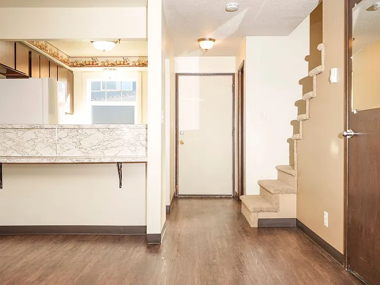 525-Monmouth Villas — Photo 8