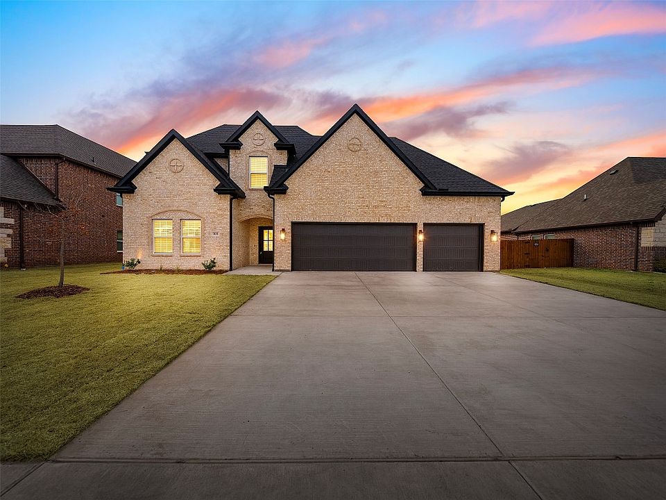 1st image of 909 Eva Ln
