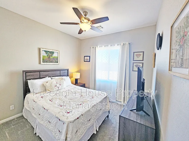 4901 Fairwood Ct — Photo 8