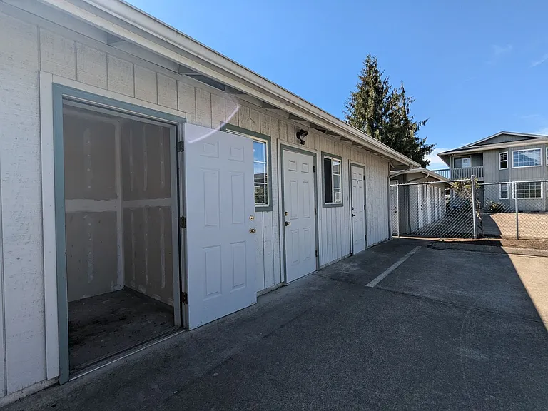 1217 R St #5 — Photo 15