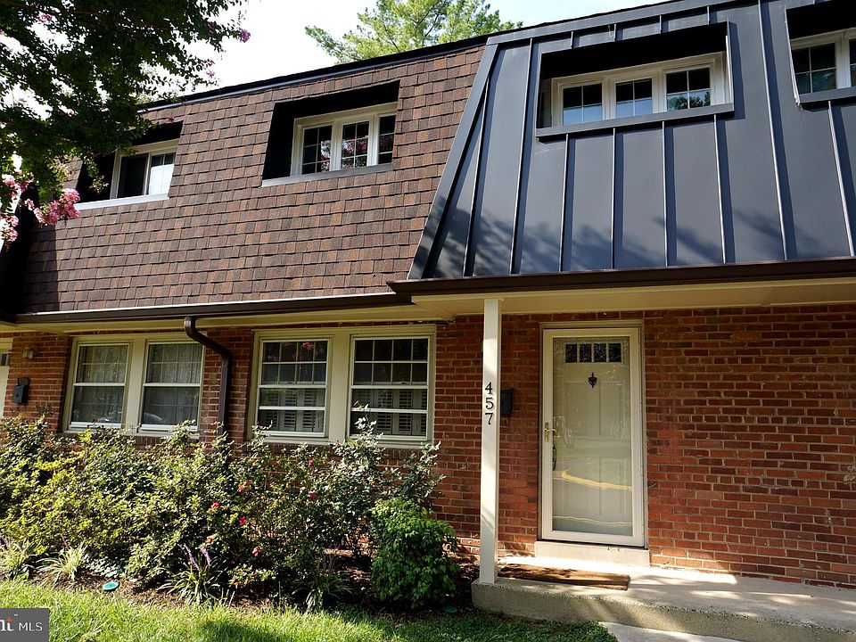 1st image of 457 Hampton Ct #124