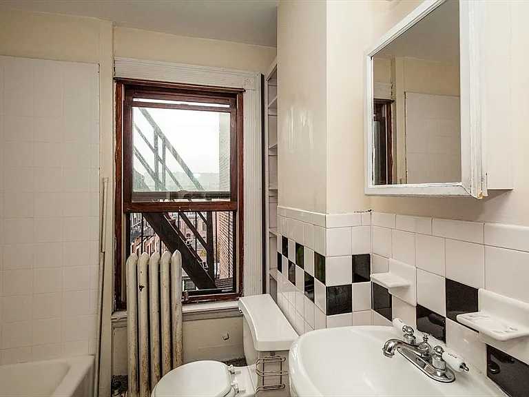 31 Myrtle St #4 — Photo 6