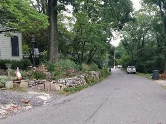 Exterior Neighborhood (street photo)