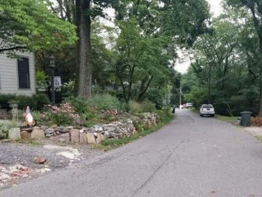 Exterior Neighborhood (street photo)