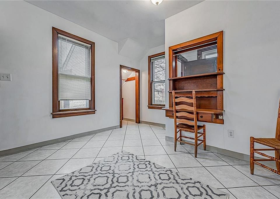 Foyer/ Mudroom
