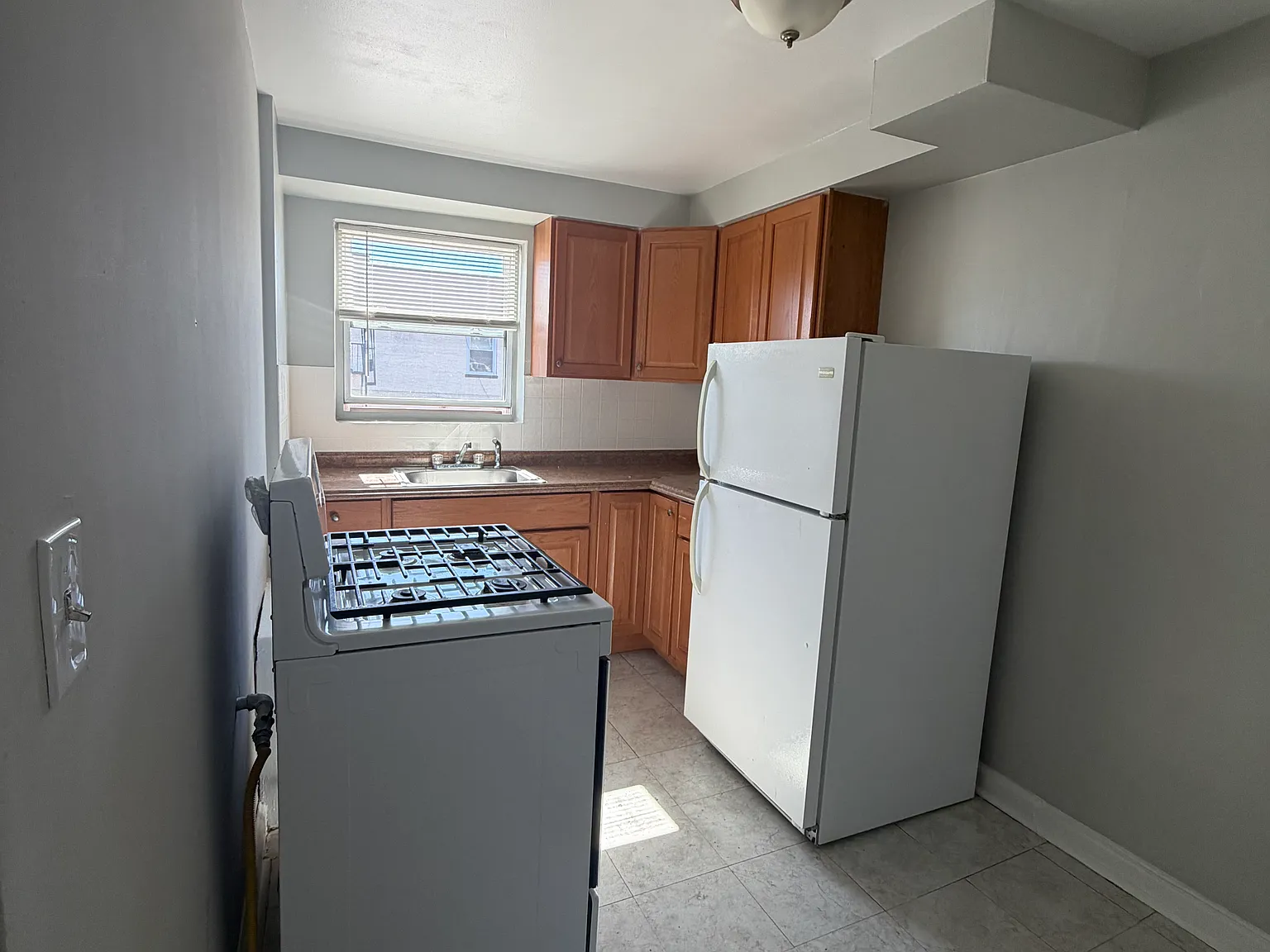 308B Terrace Ave, Hasbrouck Heights — Photo 2