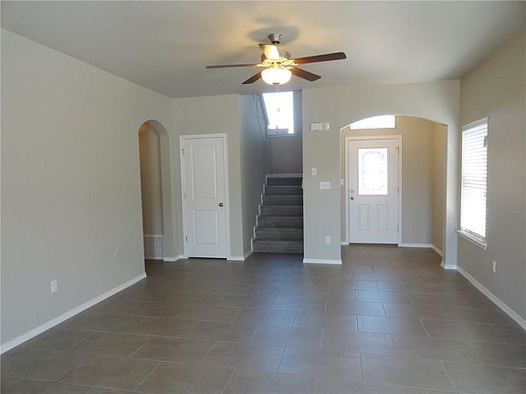 5th image of 14528 Hunters Grove Ave