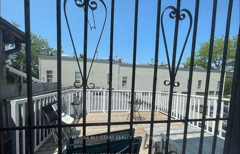 Toronto House for rent - 4 Bedrooms — photo 8