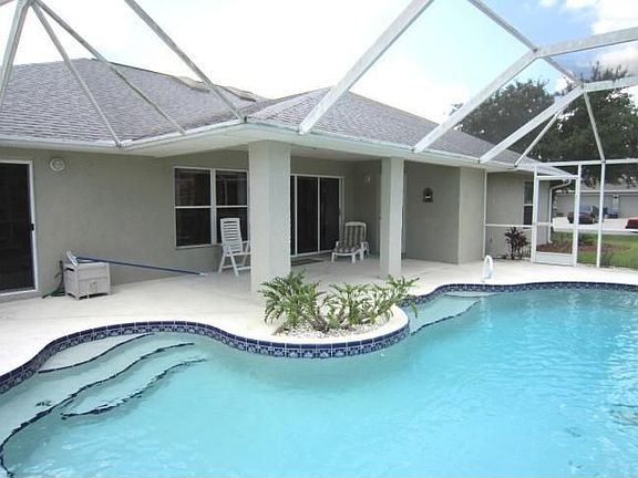 2nd image of 5834 Newbury Cir