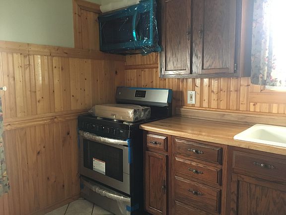 3rd image of 173 Cherry St