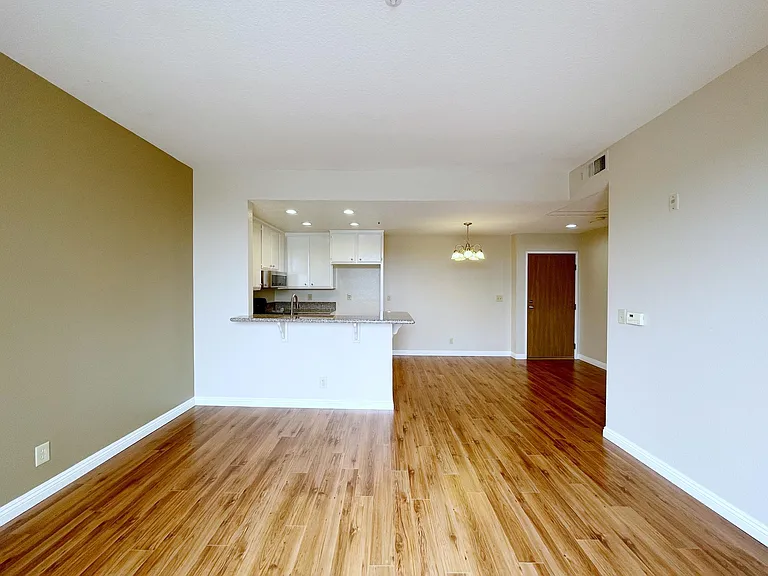 158 S Madison Ave — Photo 10