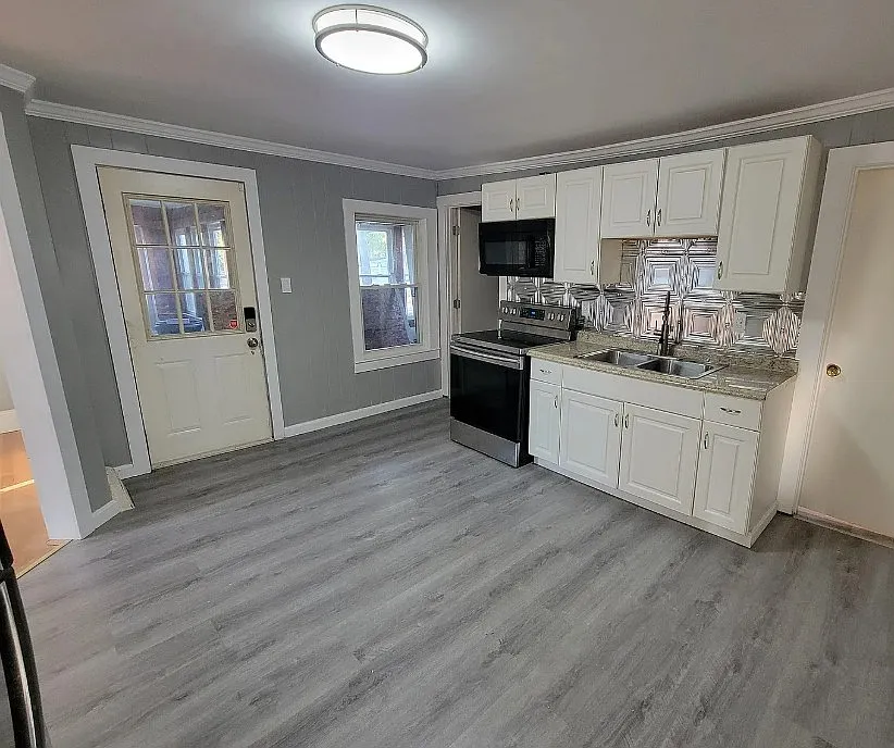 92 Ledge Street - 1 — Photo 1