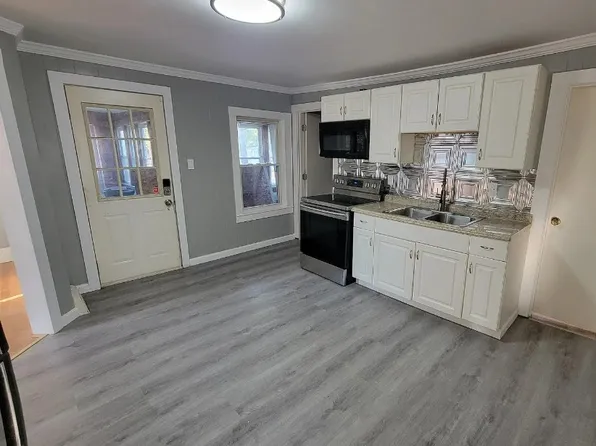 92 Ledge St #1, Nashua, NH 03060
