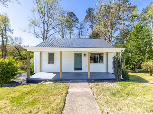 610 Dinwiddie Ave, Blackstone, VA 23824