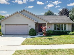 357 Sunnybrook Dr, Oshkosh, WI 54904
