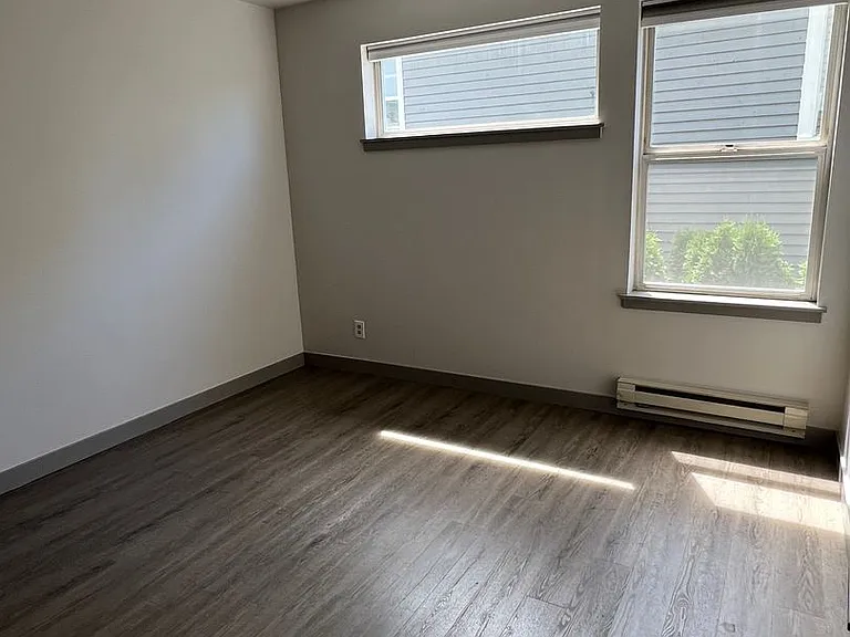 2921 Federal Ave — Photo 12