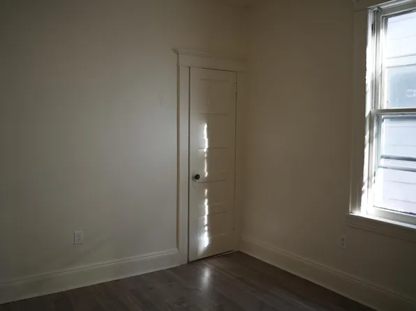 45 Neptune Avenue image 11 of 21