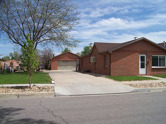 Lg mature yd w/great parking