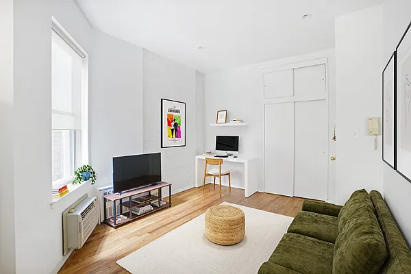 Rented by Maidman Realty Group LLC | media 2