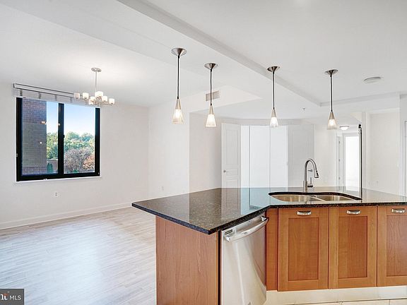 4th image of 2451 Midtown Ave #927