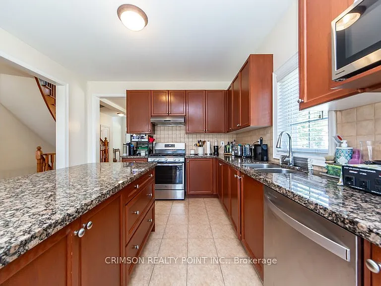 2304 Canterbury Cres — Photo 20