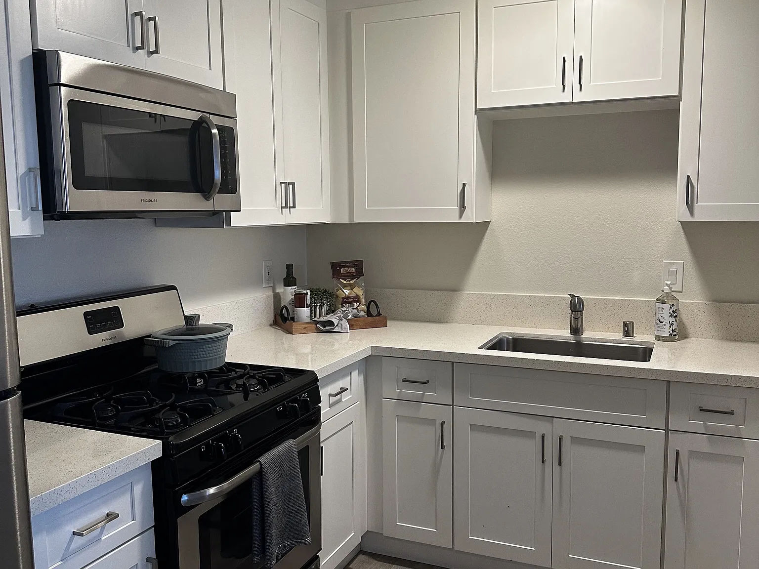 Newport Seacrest Apartments — Photo 3