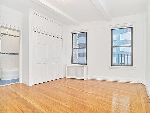 4th image of 135 E 50th St APT 8M