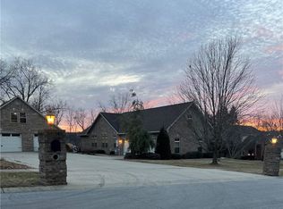 410 Bayside Dr, Danville, IL 61832
