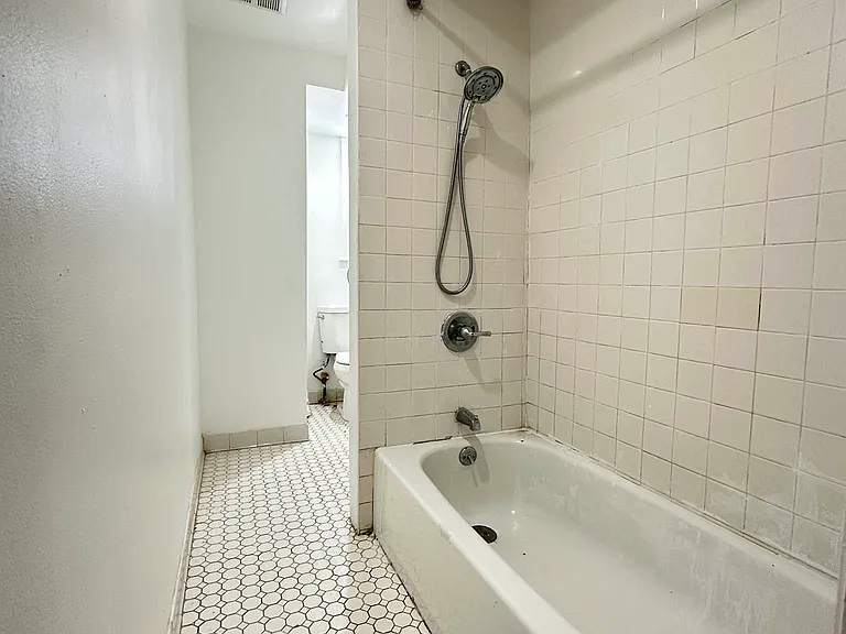 410 Putnam Ave #1 — Photo 18