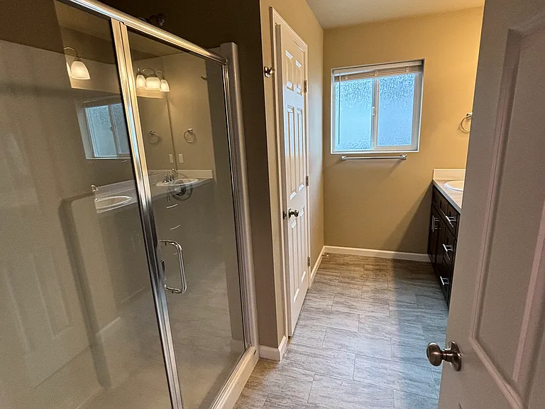 633 Hansen St SE #A — Photo 13