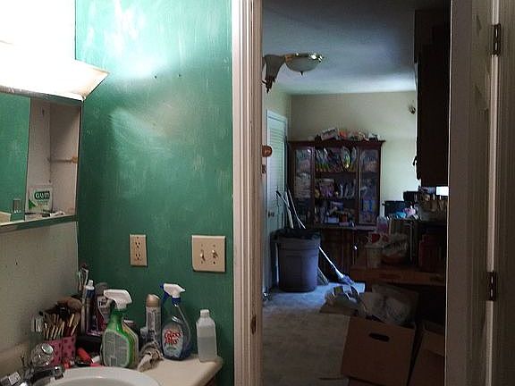 Laundry room/bath 2