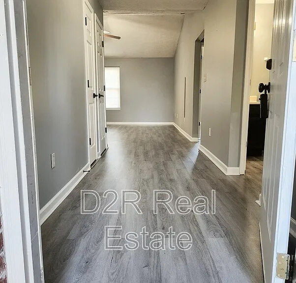 1095 Taurus Ln — Photo 2