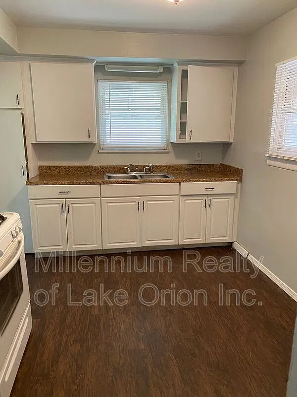 3 bed, 1.0 bath, 975 sqft, $1,395 — Photo 4